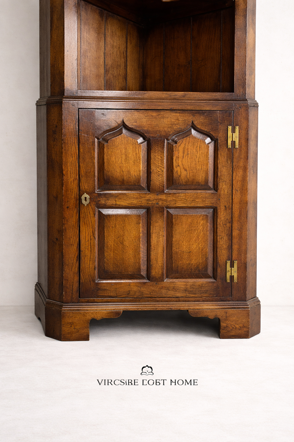 TITCHMARSH AND GOODWIN Oak Corner Cabinet / Shelving / Display / Cupboard